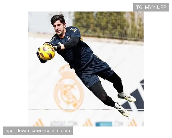 库尔图瓦欧冠伤退引发连锁反应,皇马门将危机考验安切洛蒂轮换深度